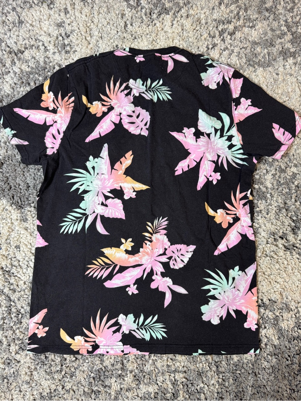 Hollister, Men's Black Floral Tropical Print Short Sleeve T-Shirt, X Large - Picture 5 of 5